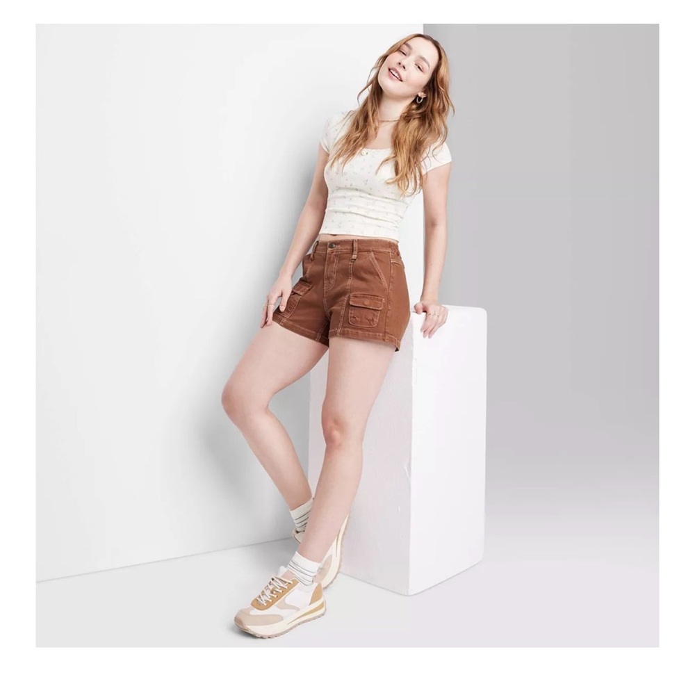NWT Wild Fable Mid-Rise Women's Brown Cargo Shorts | Size M 3” inseam
